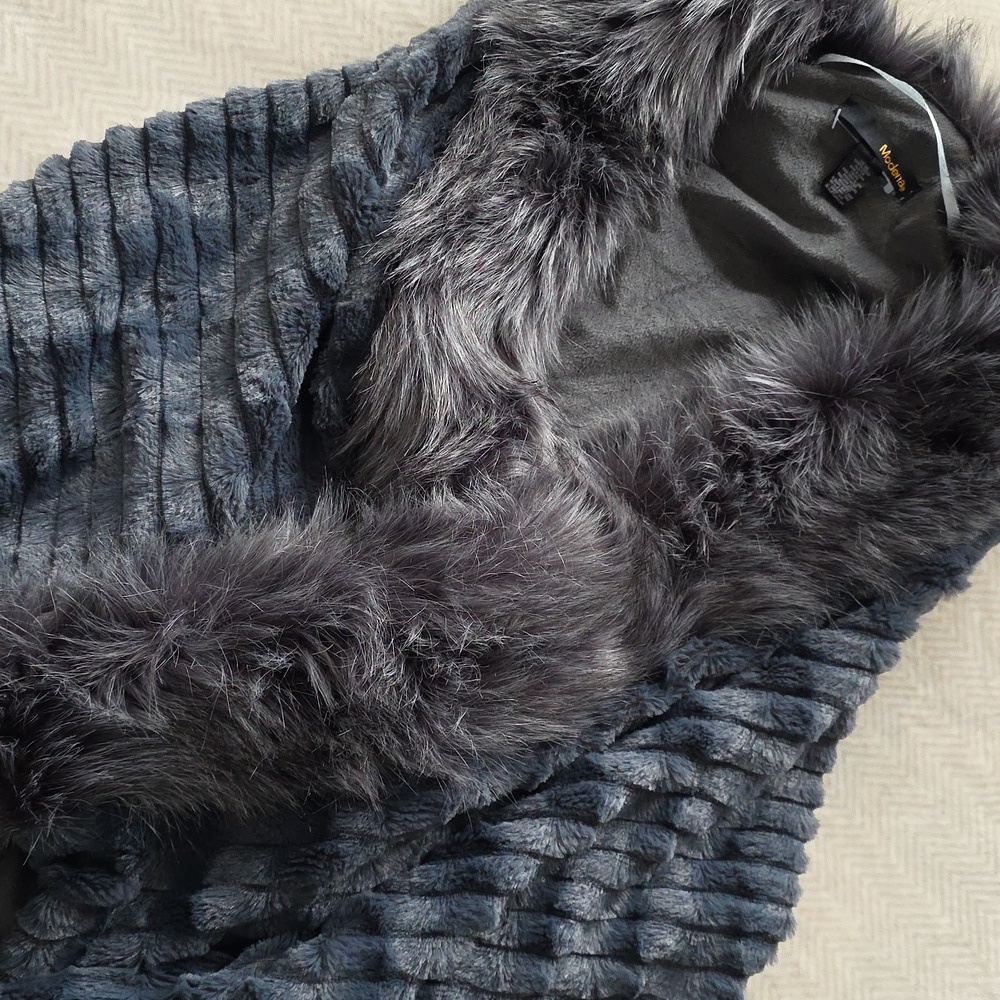 Modena Grey Faux Fur Vest - Picture 6 of 6